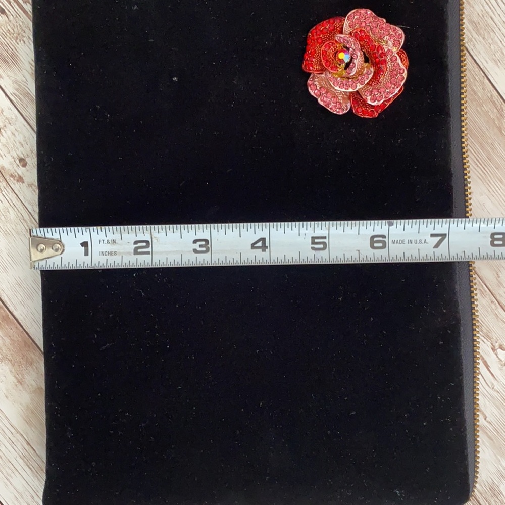 Velvet clutch 🌺 - Picture 6 of 7